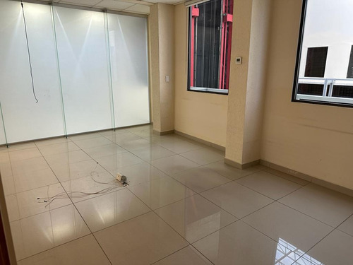 Juárez, 2000m2 Totalmente Acondicionado, Privados, Salas De Juntas, Amplias Áreas Abiertas De Trabajo, Baños, Excelente Ubicación