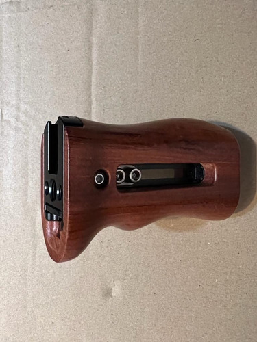 Imagem 2 de 4 de Smallrig Handle Lateral De Madeira 2187 Trilho Nato