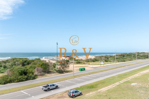 Imagen 11 de 28 de Apartamento De Tres Dormitorios En Suite En Alquiler Con Vista El Mar En Primera Lãnea Playa Brava
