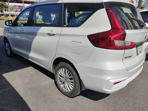 Imagen 5 de 12 de Suzuki Ertiga Glx