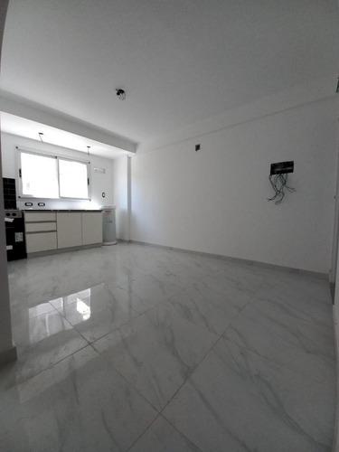 Imagen 3 de 21 de Dpto. 2 Ambientes Con Terraza Propia Y Cochera!!!
