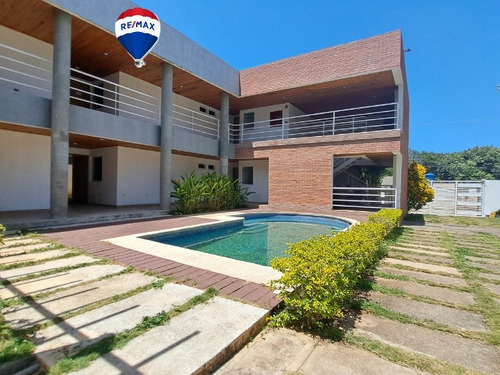 Re/max 2mil Vende Apartamento En El Conjunto Residencial Floresta Suites, La Asunción. Isla De Margarita, Estado Nueva Esparta  