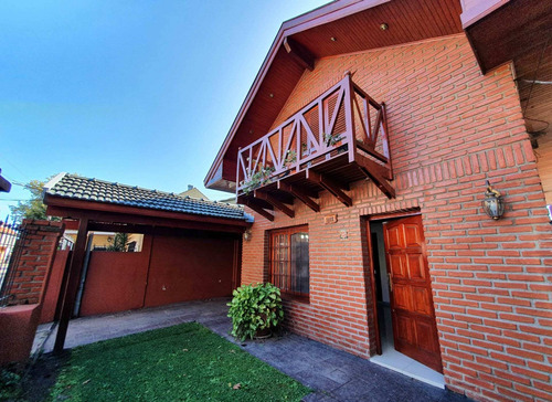 Imagen 2 de 17 de Venta De Casa 4 Ambientes Con Pileta Quilmes