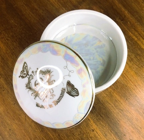 Imagem 4 de 6 de Porta Jóia Em Porcelana Bodas De Diamante 60 Anos 12,5cm