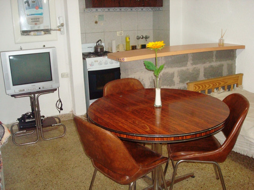 Imagen 4 de 12 de Vende Ambiente Lateral Zona Plaza Colón Retasado