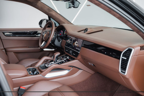 Porsche Cayenne Turbo S E-Hybrid 4.0 V8 680cv