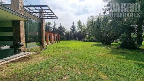 Casa En Venta De 4 Dorm. En Chicureo Centro