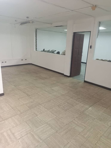 En Venta Casa Comercial En Los Dos Caminos. Sucre Caracas