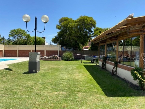 Imagen 22 de 30 de Venta De Chalet En Barrio Constitucion