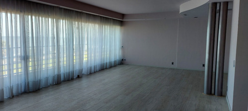 Imagen 4 de 29 de Venta Apartamento Con Hermosa Vista 3 Dormitorios Y Servicio Con 2 Garajes