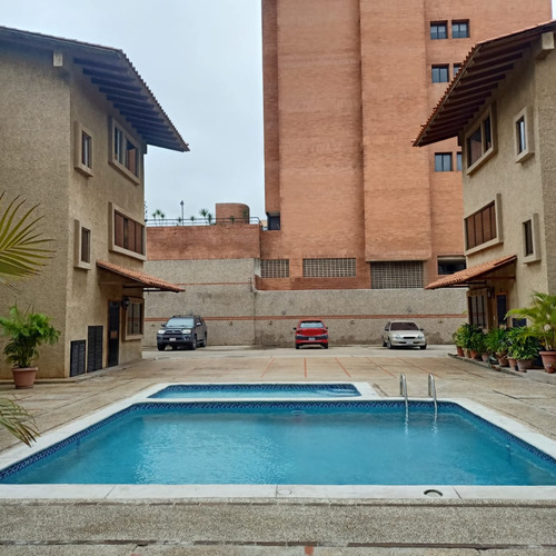 En Venta Cómodo Townhouse En Lecheria . Rosa Maria Evergreen