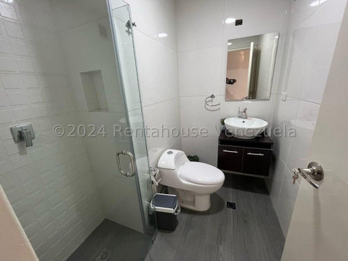 ¡tu Familia Se Merece Lo Mejor Y Este Apartamento Lo Tiene Todo! Recien Remodelado ¡descubre El Hogar Perfecto En La Urb, Santa Fe Norte, Mejor Ubicación Imposible! Gi