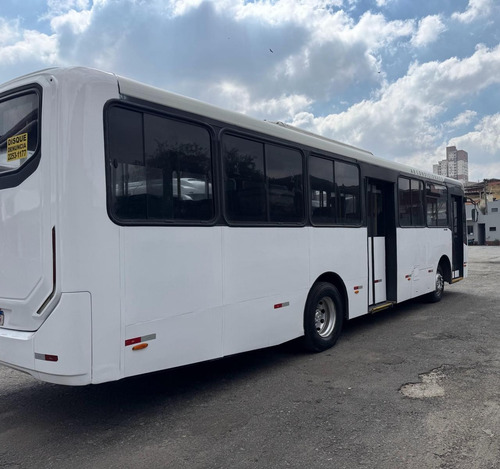 Caio Apache Ano 2021/22 Mercedes,1519 Com 38 Lugares