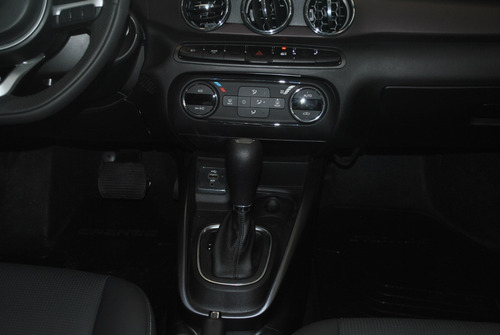 Fiat Cronos 1.8 16v Precision 2020 At6 Pack Premium Bordó