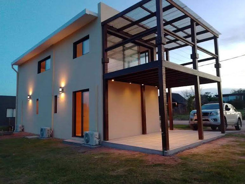 Alquiler Anual Casa A Estrenar, Sin Muebles! De 2 Dormitorios En Playa Mansa Con Cochera
