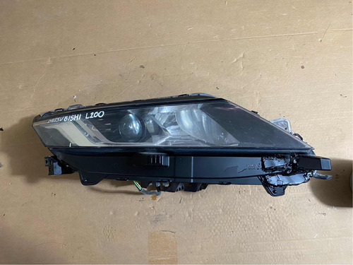 Mitsubishi L200 Faro Derecho 2020 Original 2021 Con Detalle