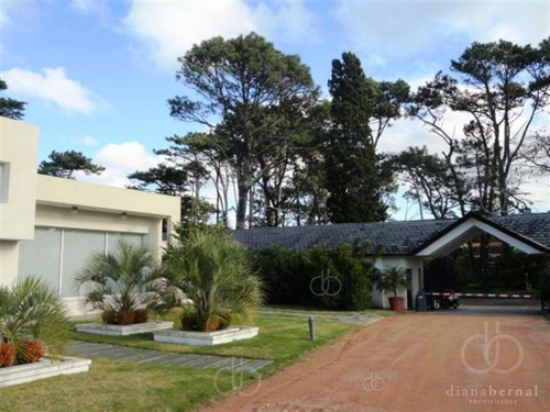 Imagen 27 de 28 de Casa En Mansa, 4 Dormitorios, Piscina Climatizada, En Barrio Privado, Punta Del Este