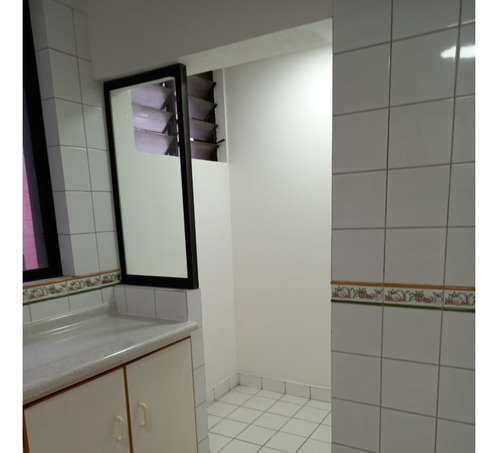 Imagen 14 de 28 de Vendo Amplísimo Departamento Remodelado