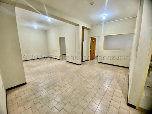 Edificio En Venta En Zona Centro Barquisimeto 24-27644 Jpg