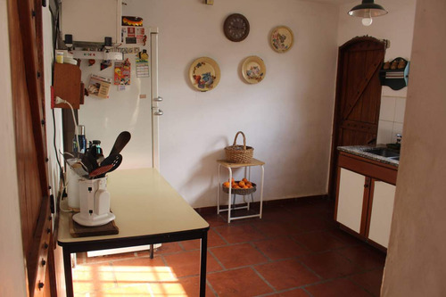 Arguello Casa Estilo Colonial Con Pileta.