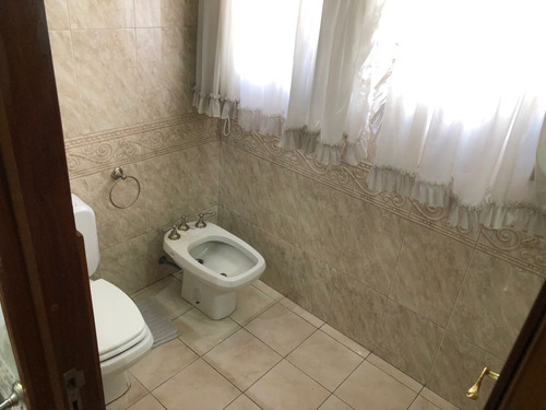 Merolla Vende | Hermosa Casa De Seis Ambientes En Parque Patricios Usd 550.000