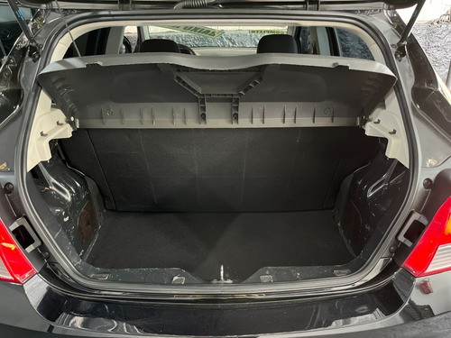 Imagem 13 de 14 de Chevrolet Onix Joy 1.0 2017 Completo