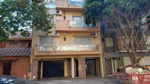 Monoambiente Amplio, Divisible, Con Gran Balcon Terraza En Tercer Piso Con Ascensor De Puertas Automaticas