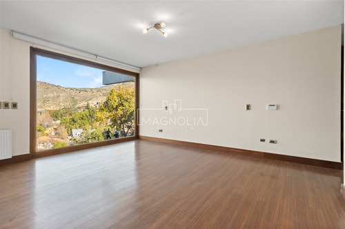 Casa En Arriendo De 5 Dorm. En Lo Barnechea