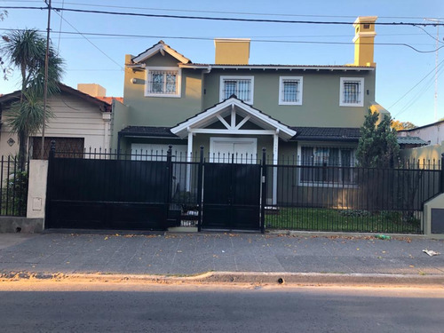 Casa En Venta - 6 Ambientes - Centro - Luján