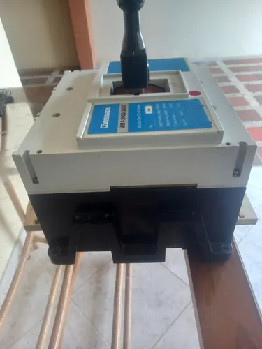 Breakers 2000 Amp Camsmark