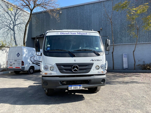 Imagen 3 de 15 de Mercedes Benz Accelo 815/39 Cabina Ext. Blanco