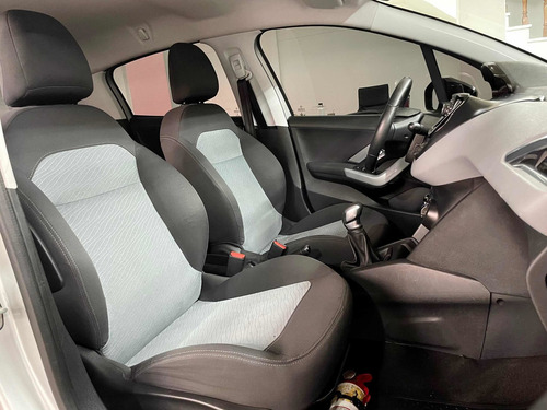 Imagen 22 de 25 de Peugeot 208 2014 1.5 Allure
