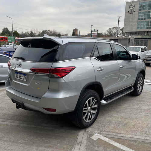 Imagen 7 de 21 de Toyota Sw4 2.8 Srx 177cv 4x4 7as At 2017