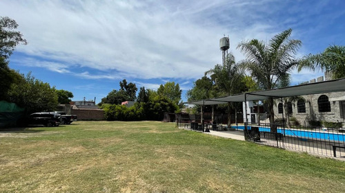 Quinta Salon De Fiestas - Venta Castillo