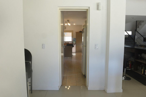 Venta Casa De 5 Ambientes En Barrio La Montura Pilar