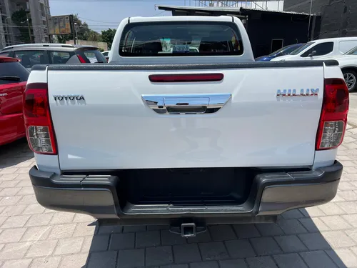 Toyota Hilux 2.7 Cabina Doble Sr Mt