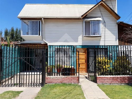 Casa En Venta De 4 Dorm. En Maipú