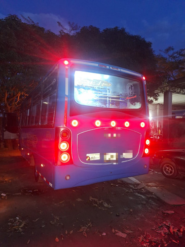 Chevrolet Npr 2007 Capacidad De 27 Pasajeros Sentados.