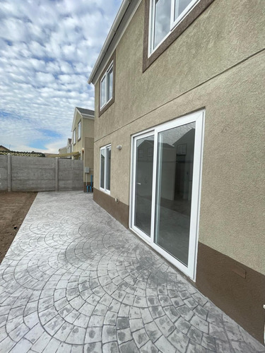Se Arrienda Casa Nueva Aislada 3d+3b Cond. Sta Herminia Iii
