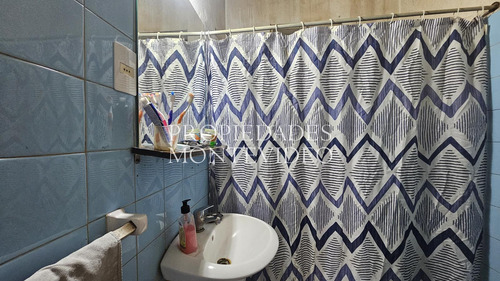 Casa En Venta Con Gran Metraje De Terreno - Carrasco