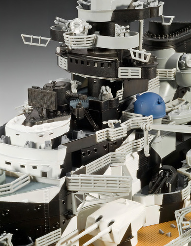 Buque de guerra alemán Tirpitz 1/350, 585 piezas, 05096, de Revell