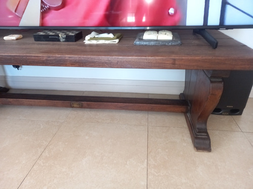 Banco De Madera Maciza Y Antigua. Para Aprovechar. Madera Marrón