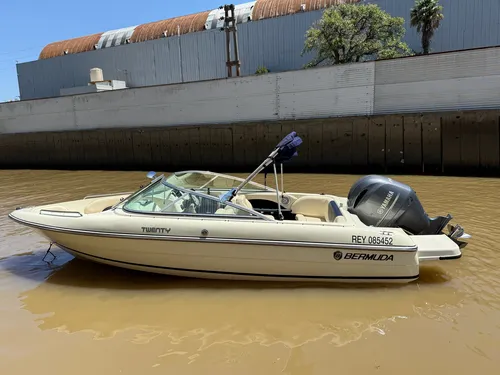 Lancha Open Bermuda Twenty Con Motor Yamaha 200 Hp 2018