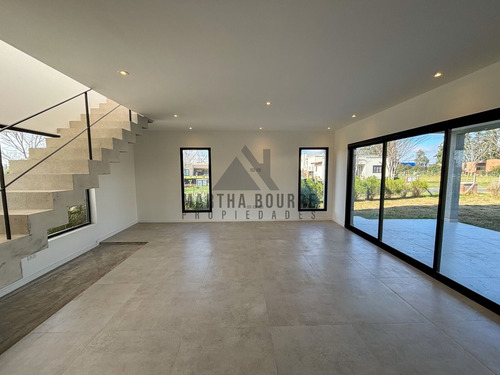 Casa En Venta En Santo Tomas, Pilar, G.b.a. Zona Norte