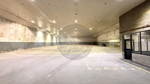 Galpón Con Oficinas 1900m2 En Alquiler - Barracas