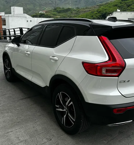 Volvo XC40 2.0 T4 R-Desing