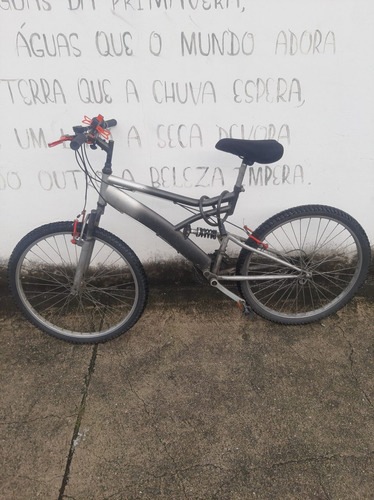 Imagem 1 de 4 de Bicicleta