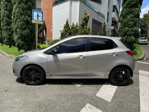 Mazda 2 1.5 Hatchback Automático 2010