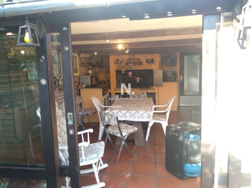 Casa En Venta De 4 Dormitorios, Pinares.- Ref: 3589