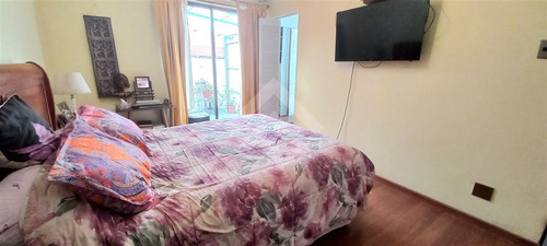 Casa En Venta De 5 Dormitorios En La Reina